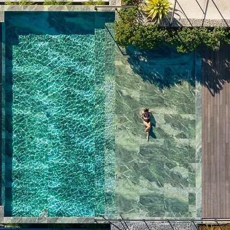 Savoy Monumentalis I By An Island Apartment *
