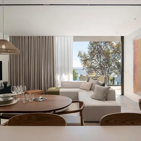 Savoy Monumentalis I By An Island Apartment *