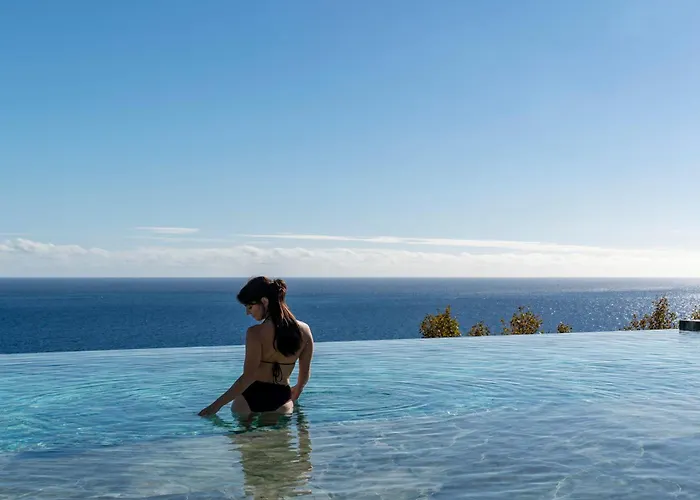 Savoy Monumentalis I By An Island 푼샬